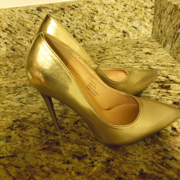 Olivia Miller Shoes - Olivia Miller Alessia Signature Pumps